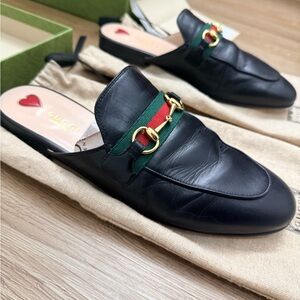 Gucci Women's Black with Logo Buckle Princetown Leather Slippers Size 39